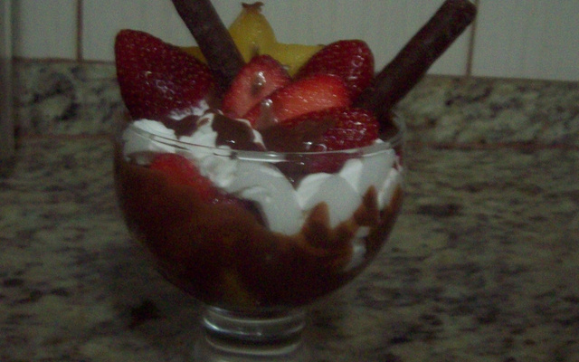 Salada de frutas com chantilly