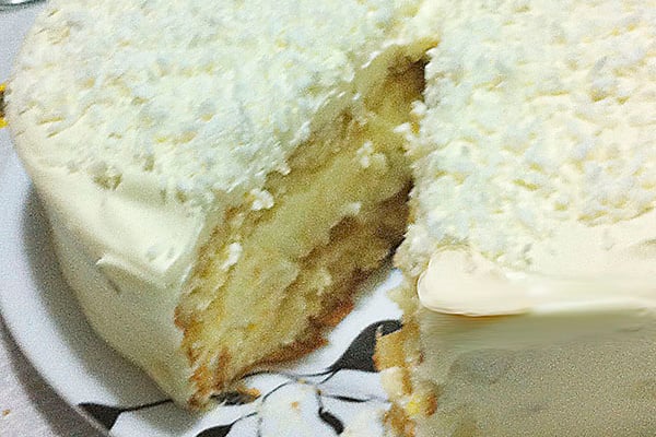 Bolo de abacaxi com coco