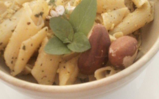 Penne sem glúten com molho pesto funcional