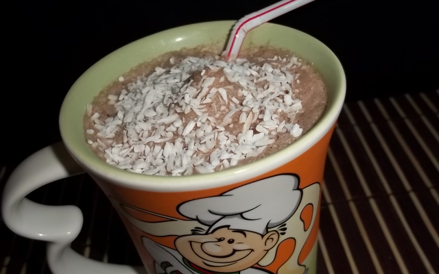 Bebida de chocolate com leite de coco