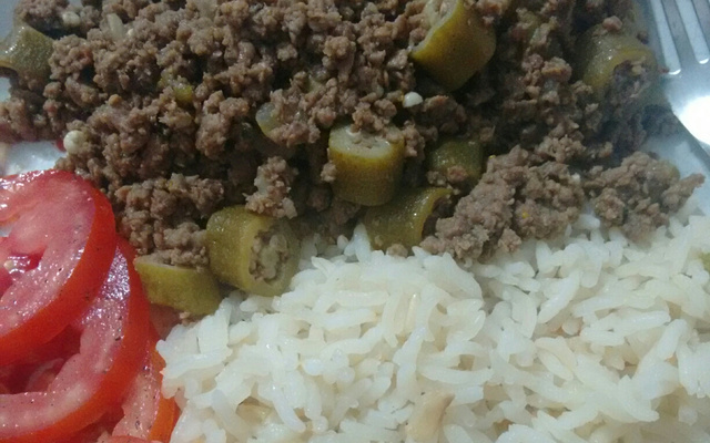 Carne moída com quiabo