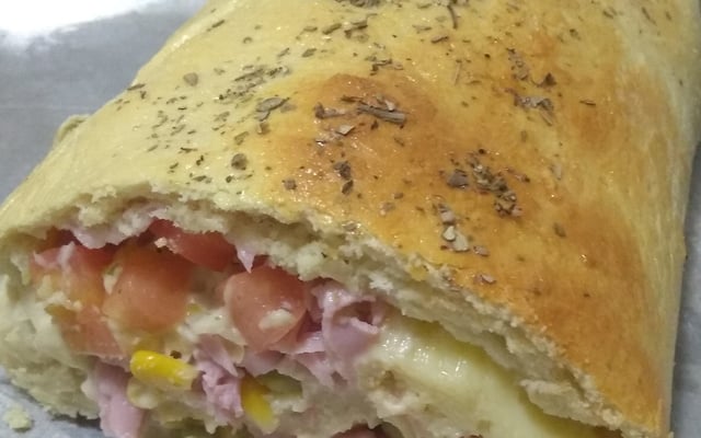 Pão recheado de frios