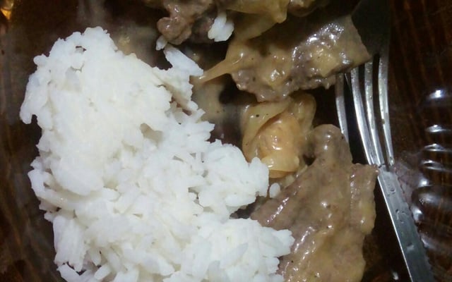 Bife acebolado com molho de maionese