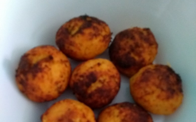 Almôndegas de frango recheadas com queijo