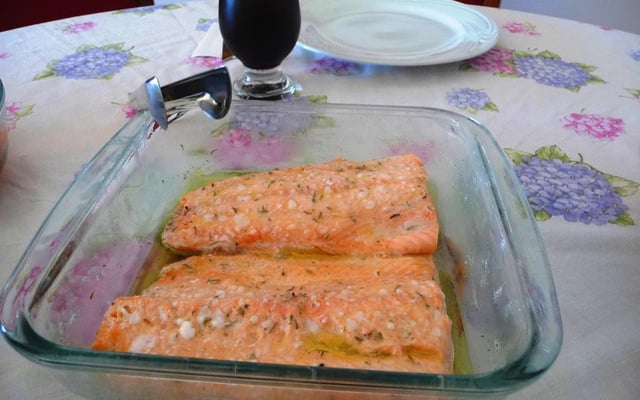 Salmão de micro-ondas de 6 minutos (fácil e prático)