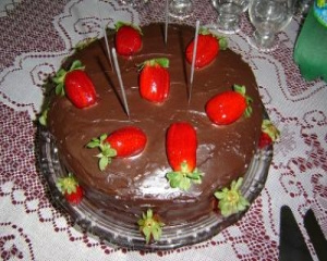 Bolo de chocolate com morango
