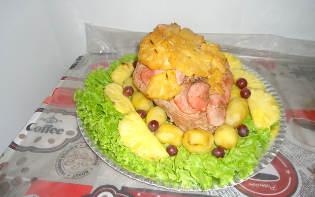 Pernil assado com abacaxi