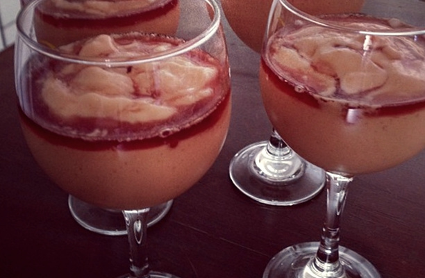 Creme de papaia com licor de cassis