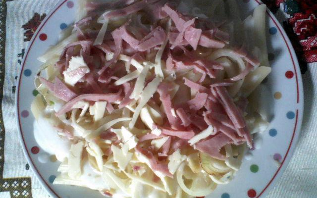 Macarrão com frios ao molho branco