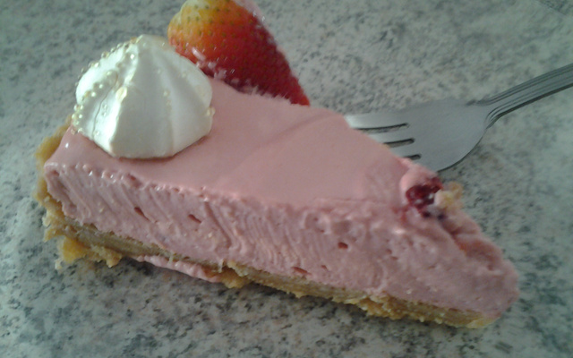 Mousse danoninho fácil (com morango e suspiros)