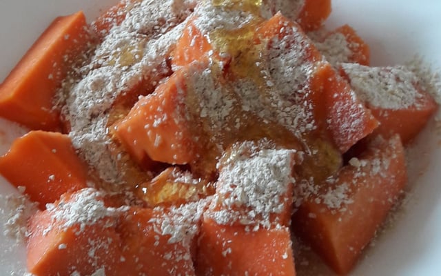 Mamão com aveia e mel