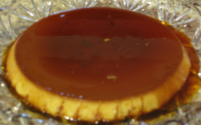 Pudim de leite com creme de leite