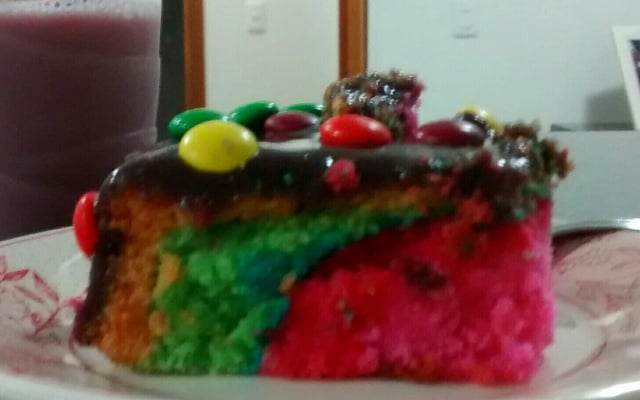 Bolo colorido