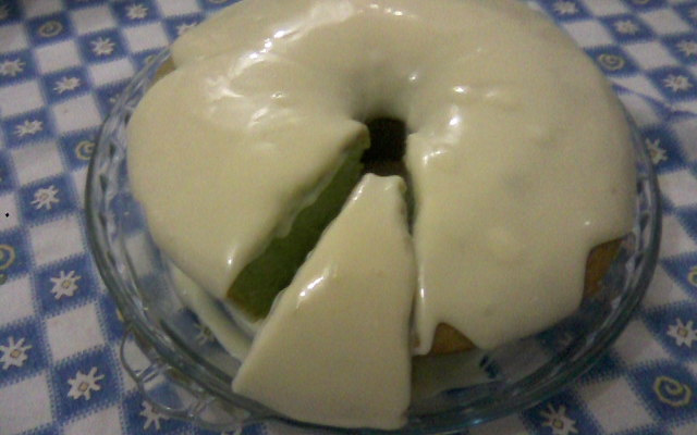 Bolo com gelatina de limão