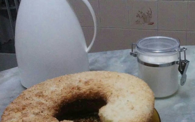 Bolo de mandioca com coco