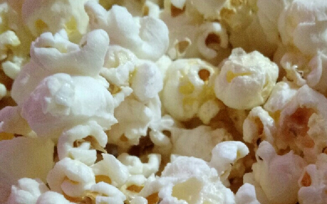 Pipoca com manteiga (semelhante a dos cinemas)