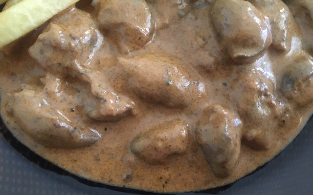 Estrogonofe de coração de galinha