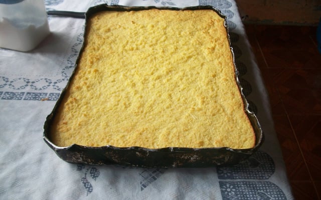 Bolo de fubá com queijo
