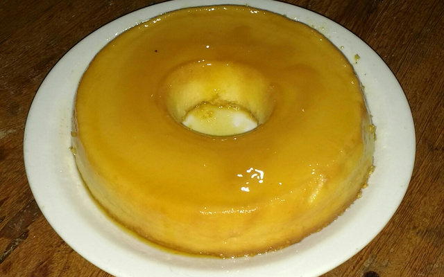 Pudim de leite com coco