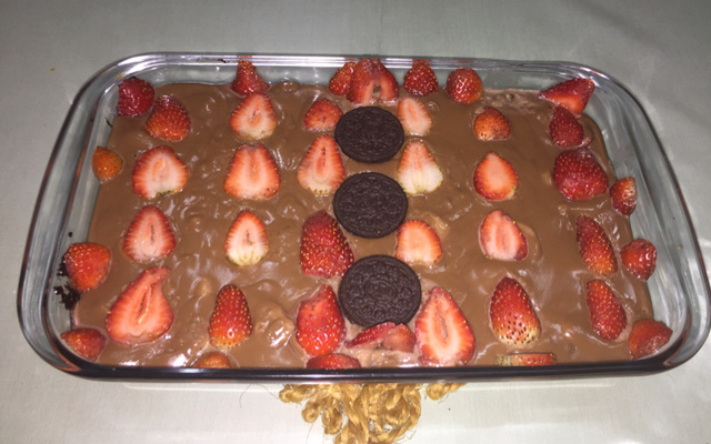 Torta de morango com brigadeiro e oreo