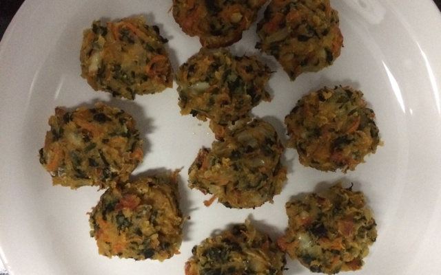 Bolinho de espinafre assado