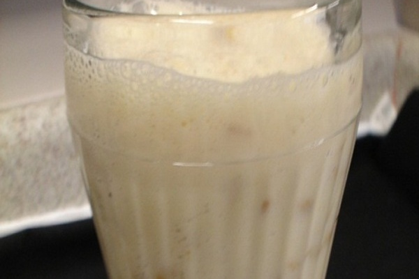 Vitamina de Ades banana com mel e pera