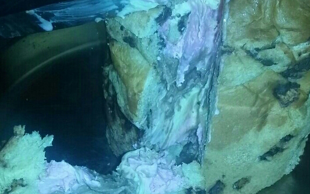 Panetone recheado com sorvete napolitano