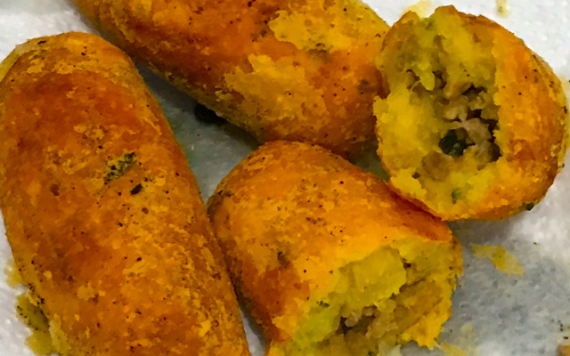 Bolinho de mandioca recheado