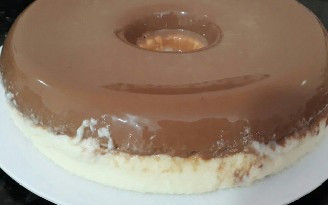 Pudim de chocolate com coco