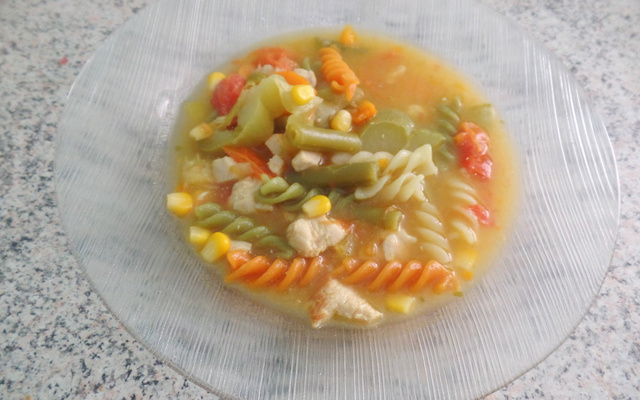 Sopa de legumes saborosa