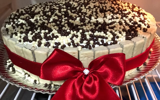 Bolo de bis com morango