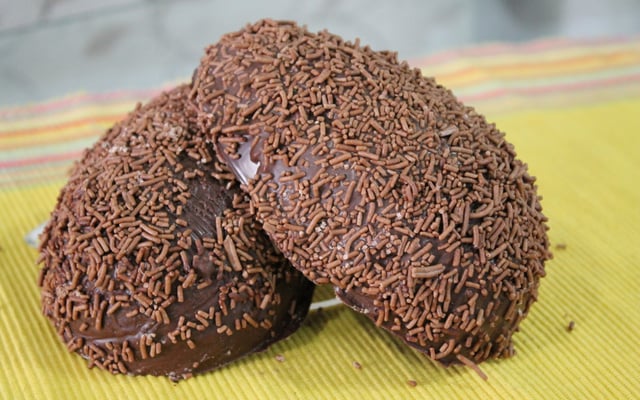 Ovo de Páscoa recheado de brigadeiro