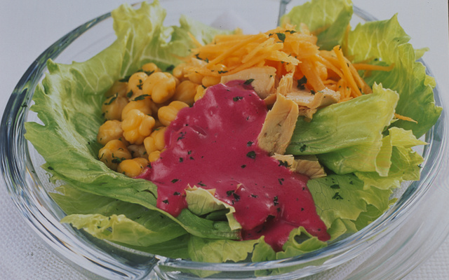 Salada de atum ao creme de beterraba