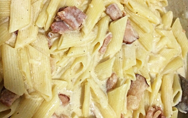 Macarrão americano de queijo e bacon