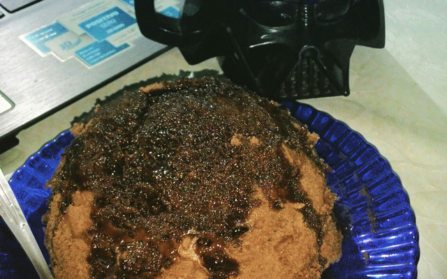 Bolo de caneca de chocolate com calda - light