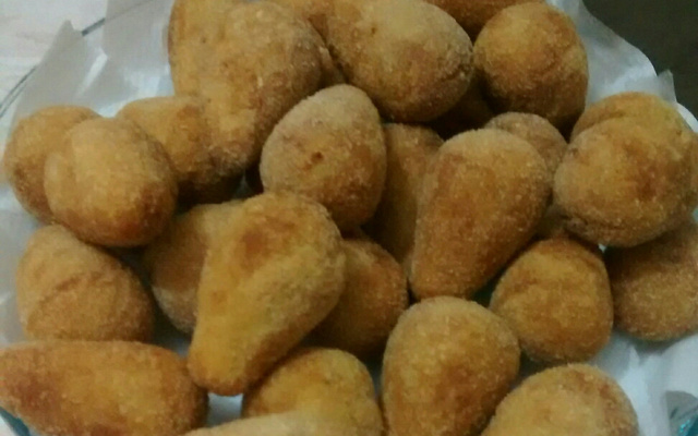 Coxinha com massa de arroz