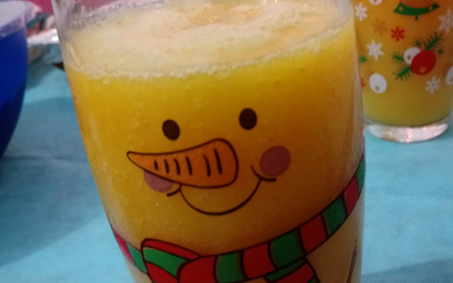 Suco de manga refrescante