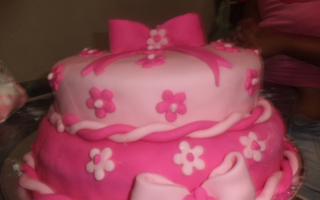 Bolo decorado com pasta americana