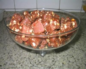 Pé - de - moleque com chocolate