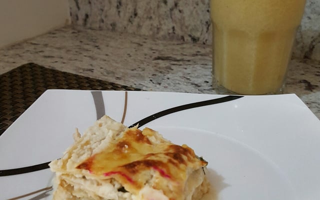 Lasanha fit de frango, espinafre e molho branco fake de couve flor de Aline e José Franco e Costa