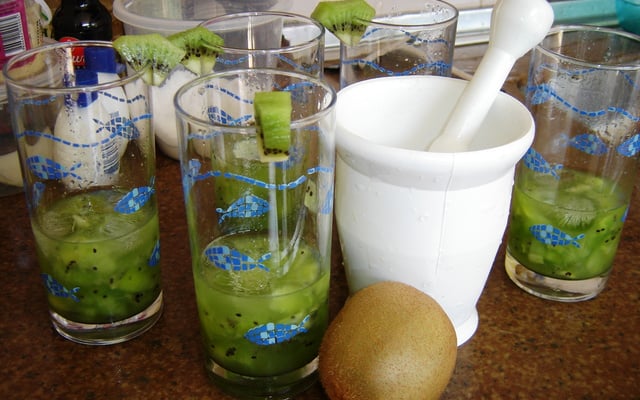 Caipirinha de Kiwi com saquê