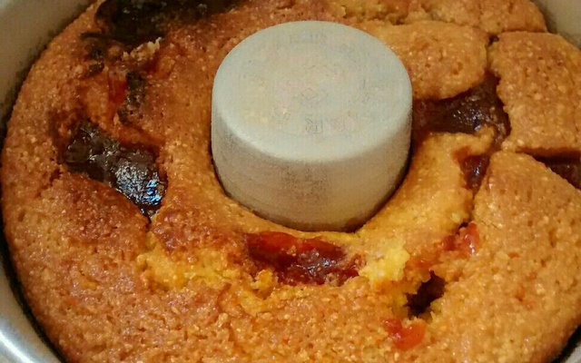 Bolo rápido de milho e goiabada