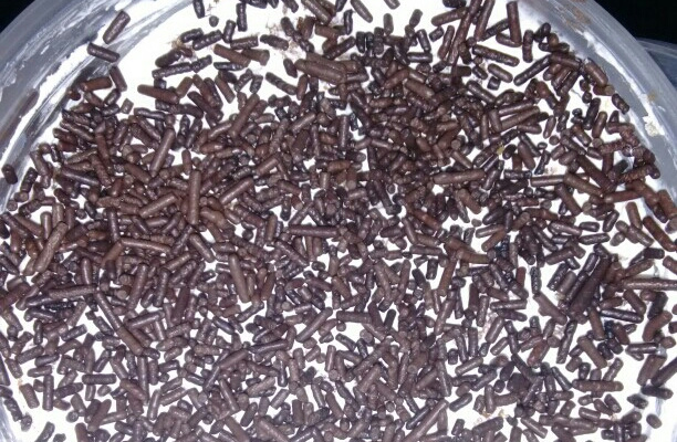 Bolo de nata com cobertura de chocolate