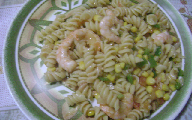 Salada de macarrão padre nosso com camarão