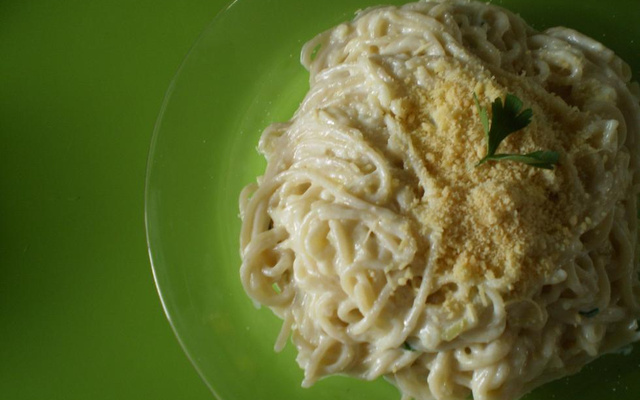 Macarrão ao molho branco