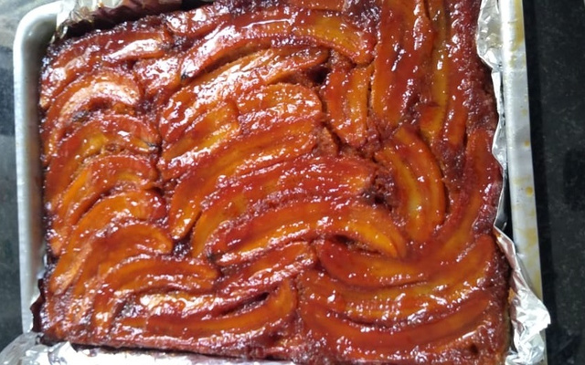 Bolo nutritivo de banana caramelada 