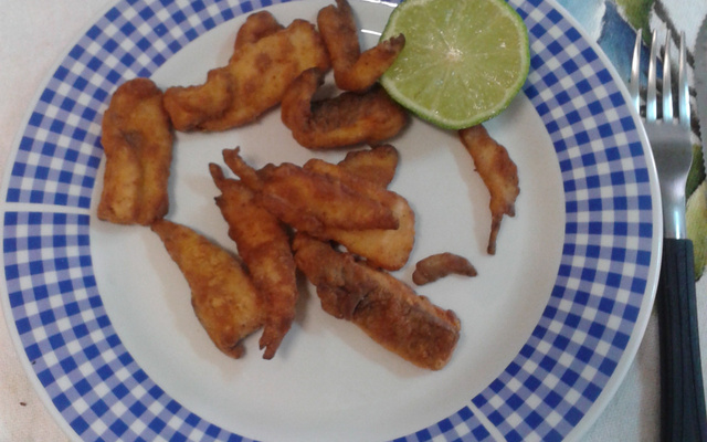 Isca de peixe empanada