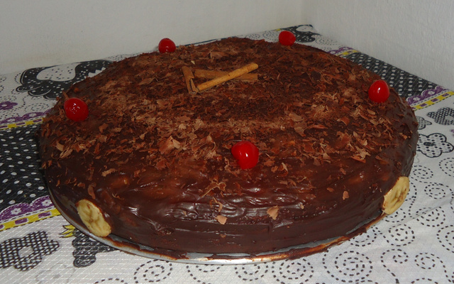 Torta de banana com ghanache de chocolate