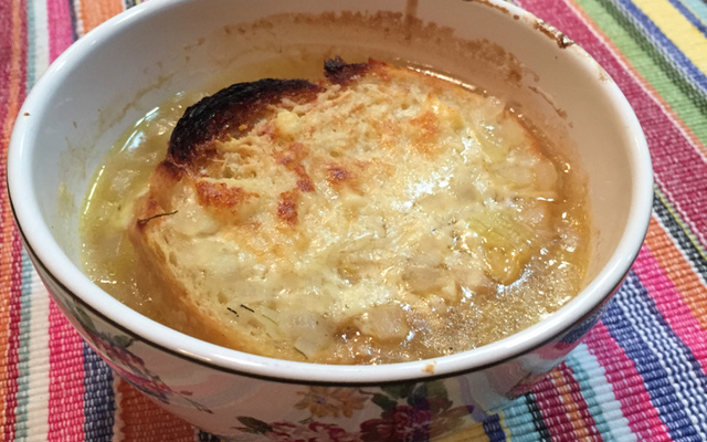Sopa de cebola gratinada