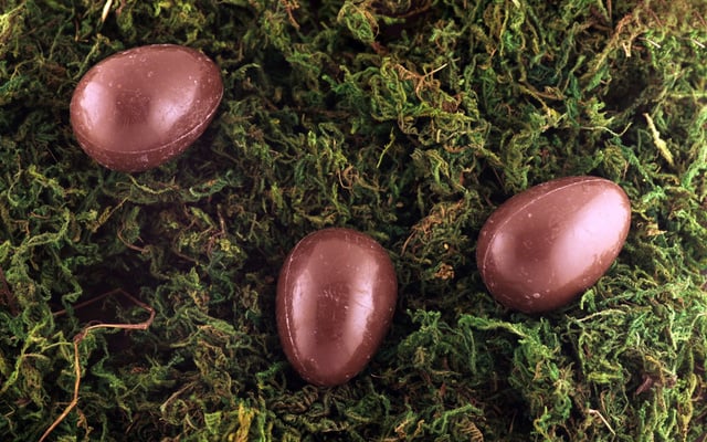 Três unidades de ovo de Páscoa trufado sensação fechadas